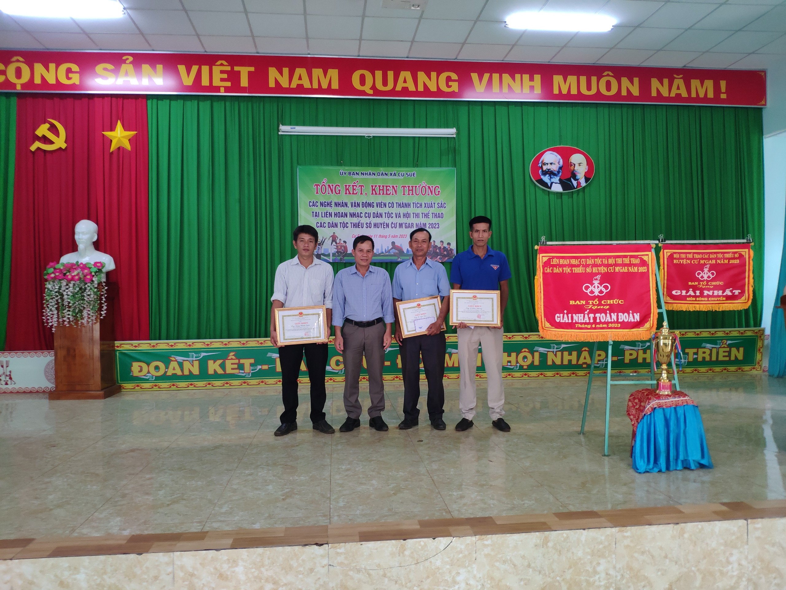 trao thuong lhncdt (10)